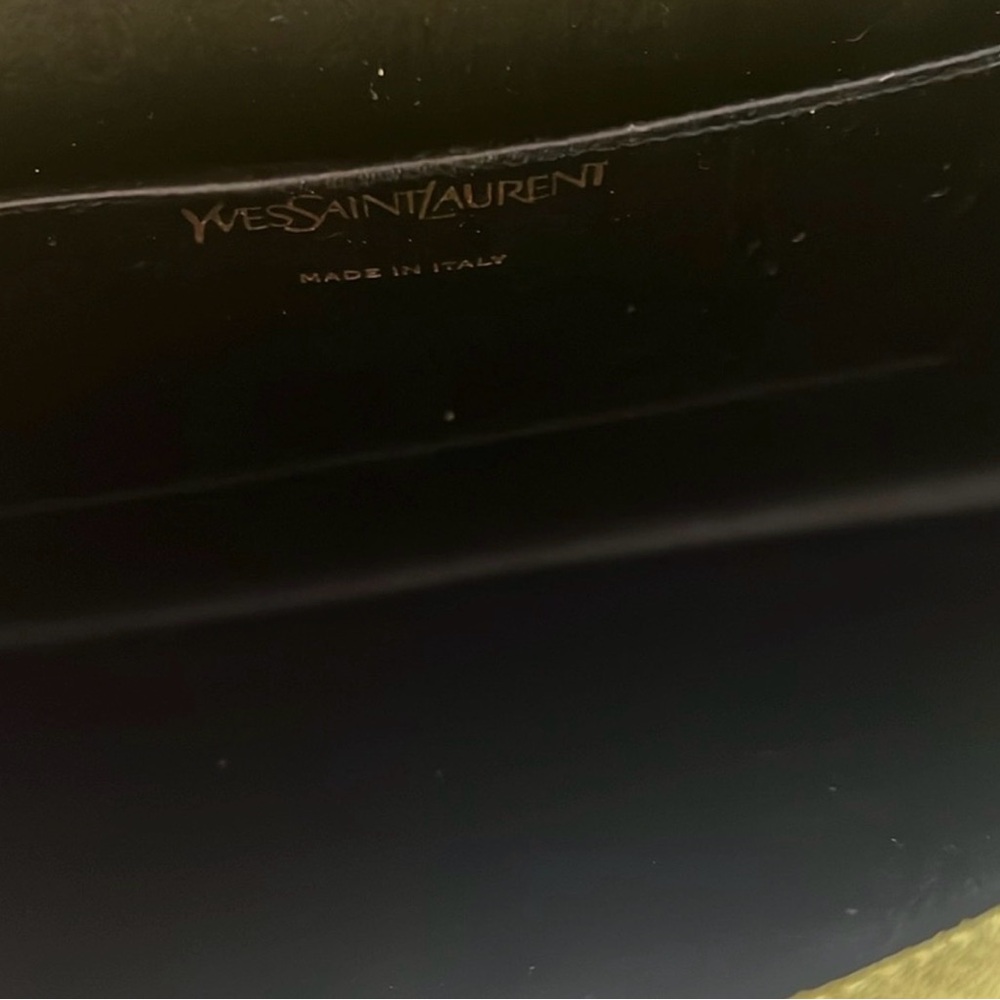 RARE SEASONAL COLOR!  YSL Cassandre patent leather clutch - Picture 4 of 6
